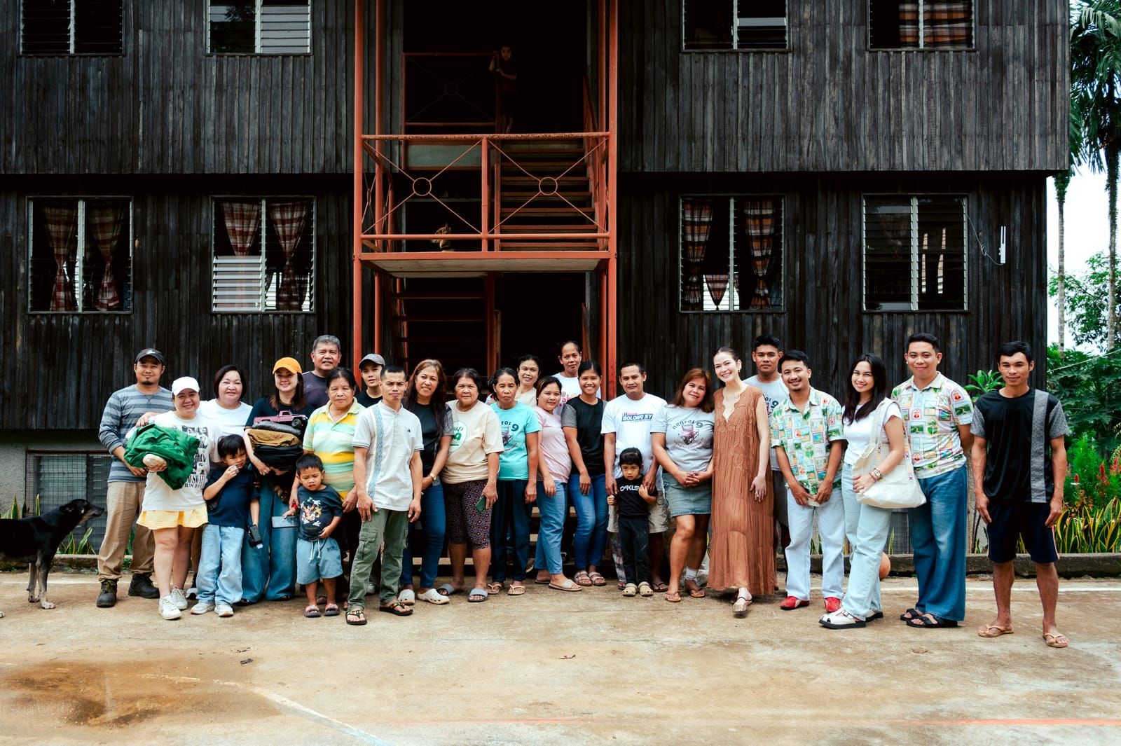 Bela Padilla with the weaving community outside the weaving centre in Kabankalan