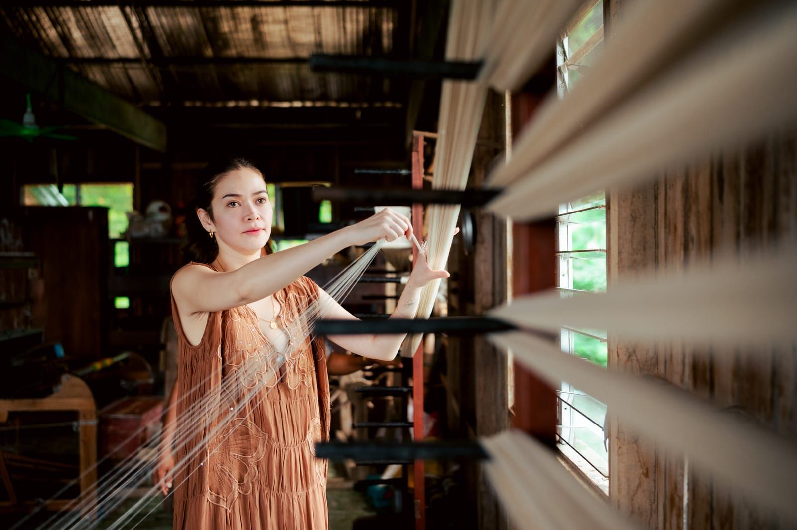 Bela Padilla among the warping threads