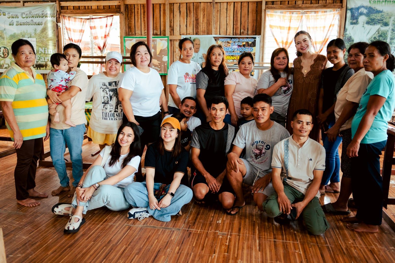 Bela Padilla with the weaving community in Kabankalan