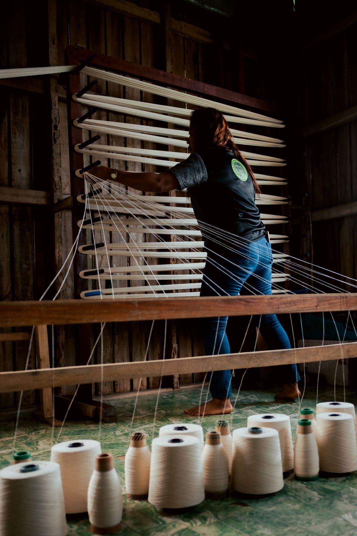 Threads on the warping frame, with spools on the floor