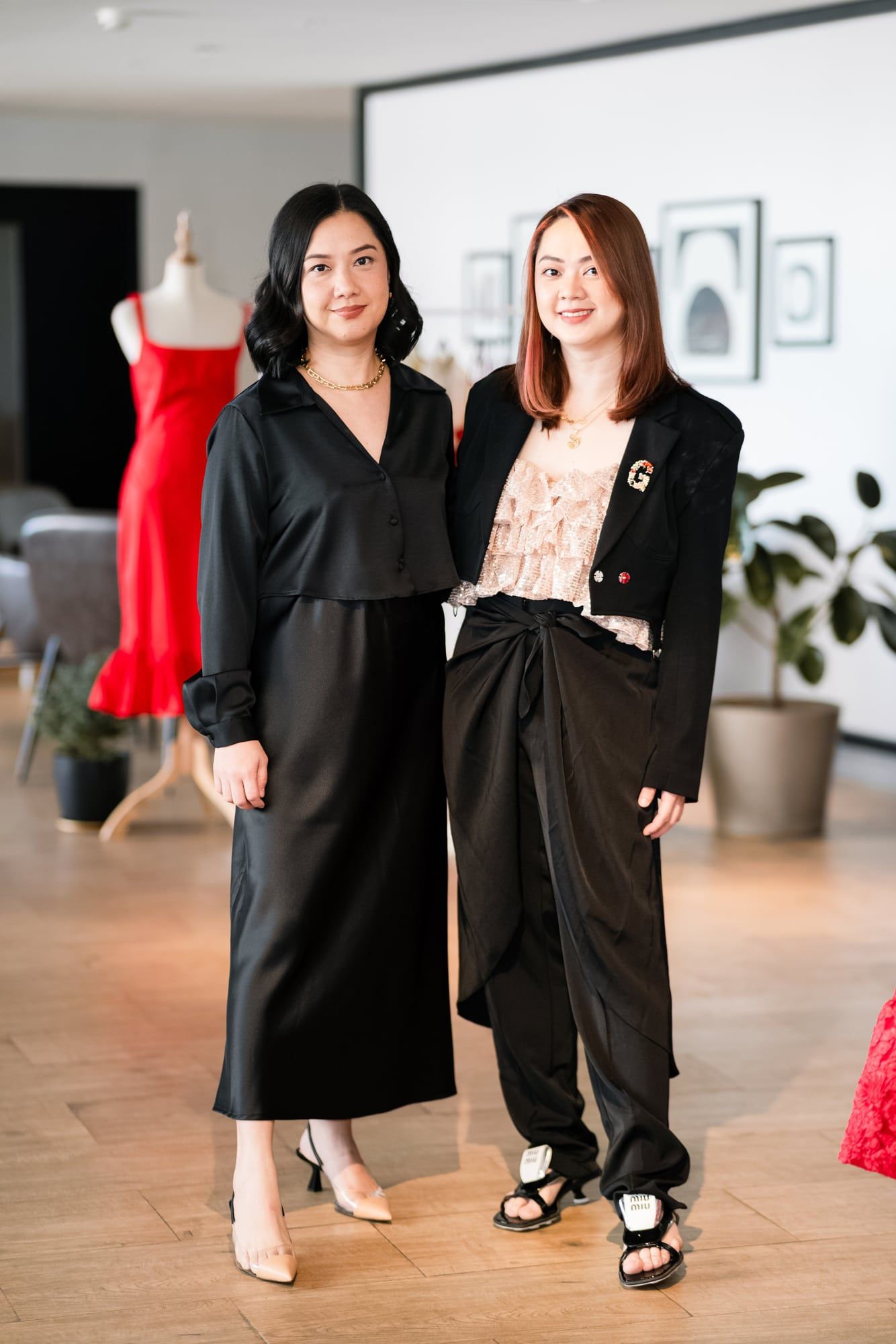 Two guests in black at the Dimples Romana x Get Spotted launch