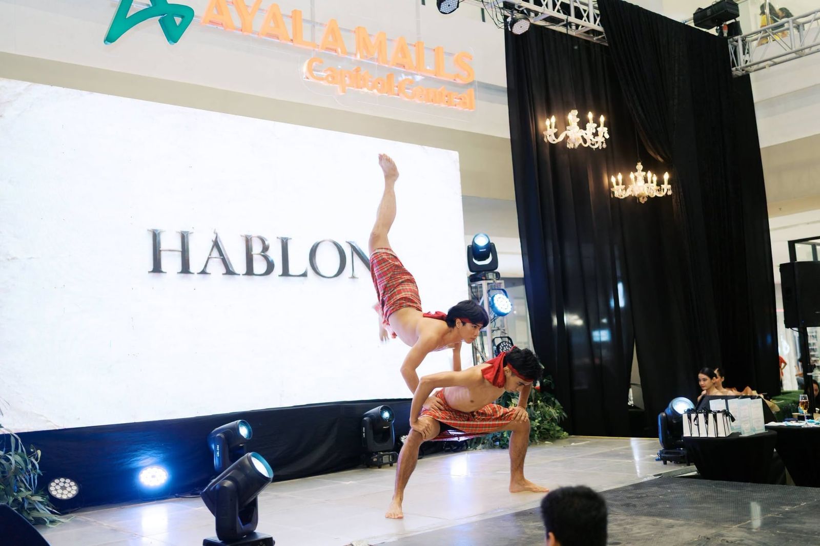 Dancers open the Pamana fashion show in front of the HABLON screen