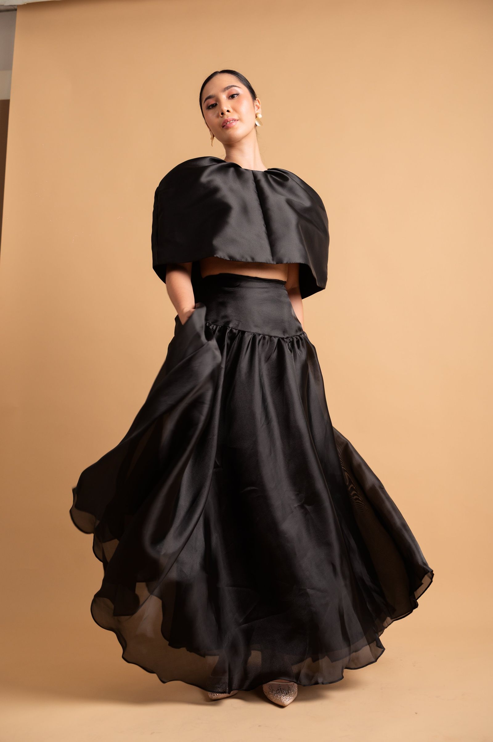 Cocktail: Artie Luxurious Cape Top in Black